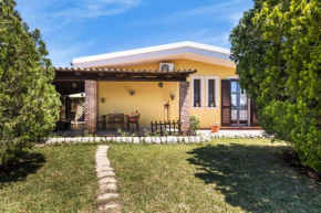 Villa Kalos near the sandy beach, parking & wifi, Noto